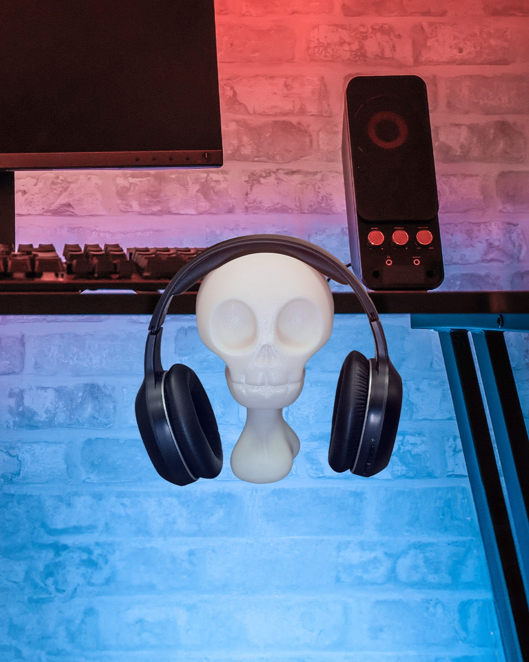 Skull Vise Desk Holder